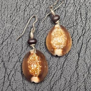 VTG Hawaiian Seashell Snakehead Cowrie & Cocoa Bead Dangle Earrings Boho Hippy